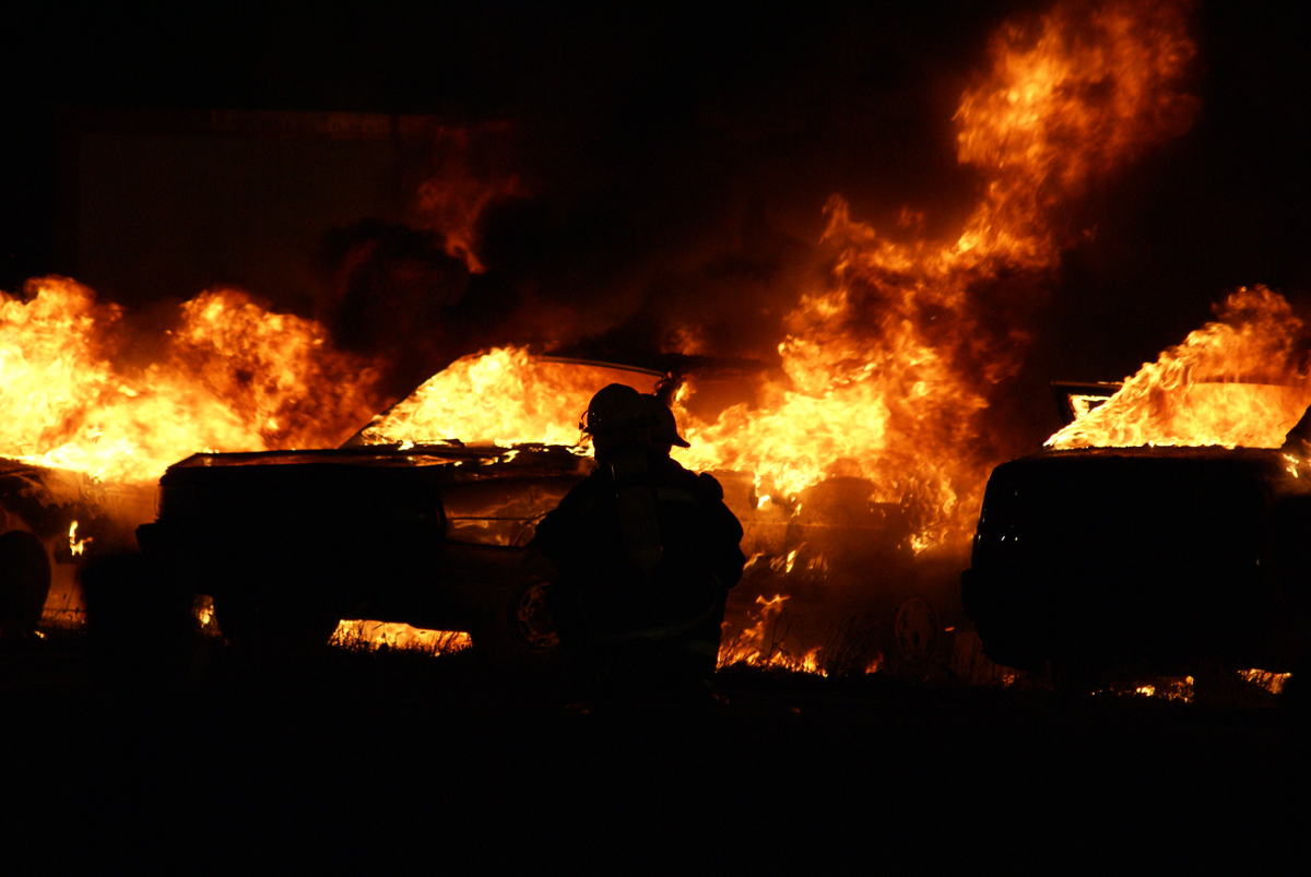 Jornadas Municipales 2007 - Coches en llamas, bombero
